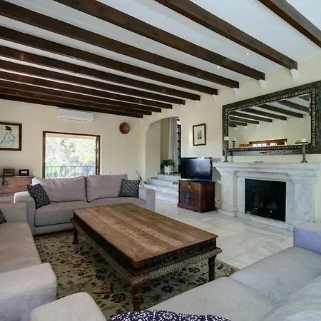 Private 10 Bedroom Nr Marbella, Candela Бенахавис