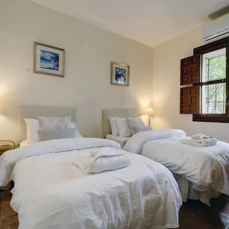 Private 10 Bedroom Nr Marbella, Candela Гостевой дом *