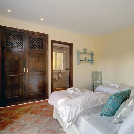 Гостевой дом Private 10 Bedroom Nr Marbella, Candela Бенахавис