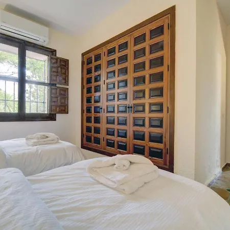 Private 10 Bedroom Nr Marbella, Candela