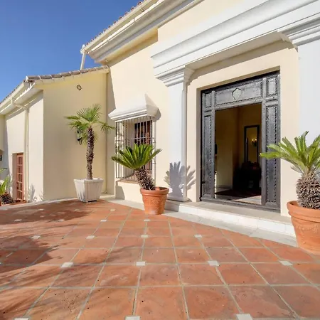 Private 10 Bedroom Nr Marbella, Candela Бенахавис