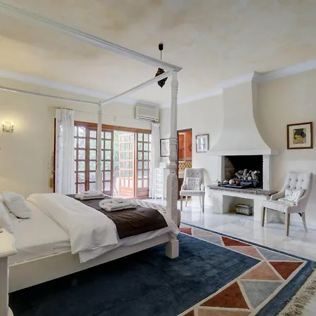 Private 10 Bedroom Nr Marbella, Candela Гостевой дом *