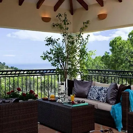 Private 10 Bedroom Nr Marbella, Candela Гостевой дом
