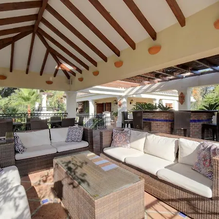 Private 10 Bedroom Nr Marbella, Candela Гостевой дом Бенахавис