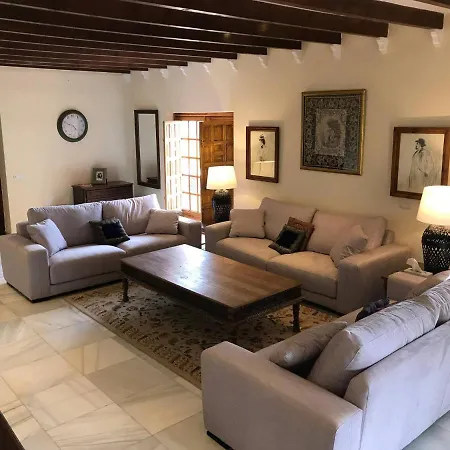 Private 10 Bedroom Nr Marbella, Candela Гостевой дом Бенахавис