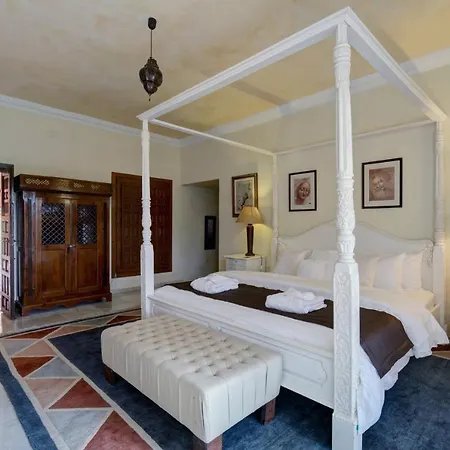 Private 10 Bedroom Nr Marbella, Candela Pensión Benahavís