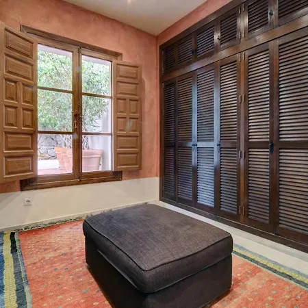 Private 10 Bedroom Nr Marbella, Candela Pensión Benahavís